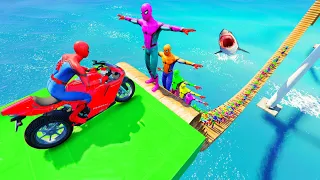 الرجل العنكبوت مقابل العناكب الملونة مقابل القرش - Superheroes racing Challenge Shark, Spiderman