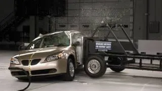 2006 Pontiac G6 side IIHS crash test