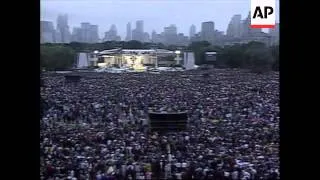 USA: NEW YORK:  POPE JOHN PAUL II LEADS MASS IN CENTRAL PARK
