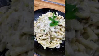 Pasta mit Hähnchen, Pilzen und Lauch in Sahnesoße #Shorts