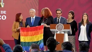 AMLO celebra el Día Internacional contra la Homofobia, la Transfobia y la Bifobia.