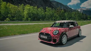 Der neue MINI John Cooper Works debütiert beim 24-Stunden-Rennen auf dem Nürburgring