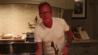 Kiefer Sutherland cooks Chicken & Stuffing