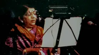 Aap Kyon Royen | Lata Mangeshkar Live Performance | Wo Kaun Thi (1964)