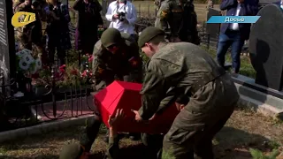 ДЕНЬГИ, СОБРАННЫЕ НА ПАМЯТНИК СОВЕТСКОМУ ЛЕТЧИКУ Н. ГУЛЯКИНУ, ПЕРЕДАНЫ ЕГО РОДСТВЕННИКАМ