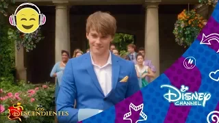 Los Descendientes : Videoclip - 'Be Our Guest' |  Disney Channel Oficial