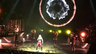 [Fan Cam] Gwen Stefani @ Hammerstein Ballroom 10/17/15 Rich Girl