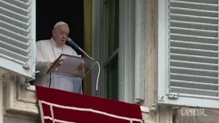 Il messaggio di Papa Francesco contro la guerra in Ucraina: «Chi la fa dimentica l’umanità»