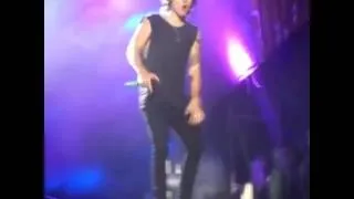 Harry grabbing his crotch during Better Than Words (03.05.14)