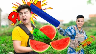 Battle Nerf War SALESMAN WATERMELON & POLICE COMPETITION Nerf Guns Fight Two Man BATTLE NERF DARTS