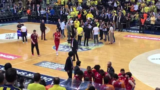 Fenerbahçe Beko 90-67 Galatasaray Doğa Sigorta | Ali Koç'tan İlker Ayrık'a Teşekkürler Hediyesi