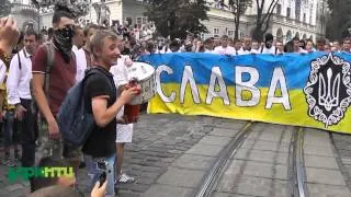 Вогнегасник на Марші єдності у Львові