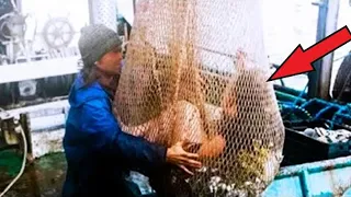 This photo shocked the whole world. You won't believe this, this is what the fishermen caught at sea