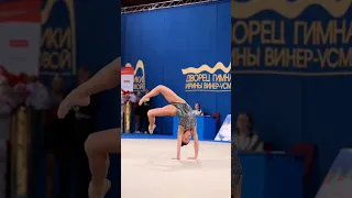 АЛИНА ПЕРФИЛЬЕВА ПОЙМАЛА БАЛАНС ВВЕРХ НОГАМИ🔥🐯 #kristinakul #алинаперфильева #rhythmicgymnastics