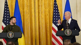 "Vous ne serez jamais seuls", la promesse de Joe Biden à Volodymyr Zelensky • FRANCE 24