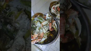 Cooking steamed live crabs