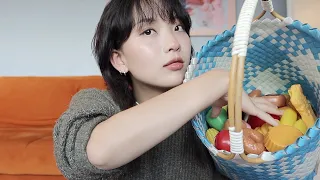 ASMR | Playing toys tapping and chatting 🍓🍊🍇