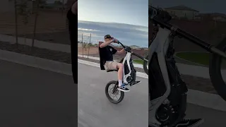 No key first done on a Ron 😬 @cgregss on insta #wheelie #surron