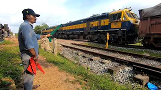 Life of Railway Gateman in Jungle | Train without Guard 🚋