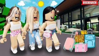 AS MELHORES AMIGAS RESOLVERAM MORAR SOZINHAS - Roblox - Historinhas - Brookhaven RP🏡