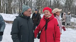 2.12.26г..."Золотая Осень"... Евгений Войнов... звучит в Гомельском парке...