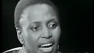 Miriam Makeba speaks African 'click' language, sings 'Baxabene Oxamu'