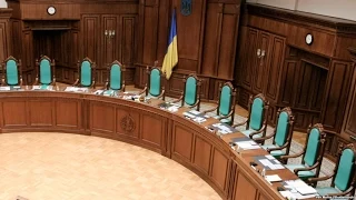 «Ваша Свобода» / Конституційний суд розгляне законність люстрації. Феміда незряча?