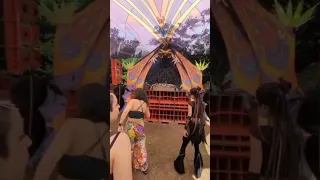hippie Girls dance in festival 2022