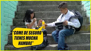 Niño llegaba sin su lunch a la escuela, sus razones te dejarán sin palabras.