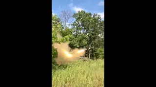 Ukraine 2K22 Tunguska anti-aircraft weapon intercepts Russian target w 9M311 surface-to-air missile