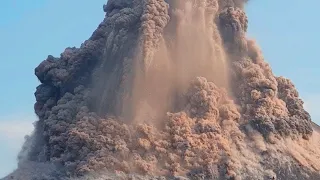 Hell on the Earth! A powerful eruption of Mount Etna covered the city in Sicily, Italy