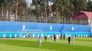 Кипер "Динамо" U-19 Валентин Моргун отбивает пенальти в игре с "Черноморцем", Плачков добивает мяч