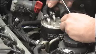 Fitting and bleeding a Mercedes diesel fuel filter