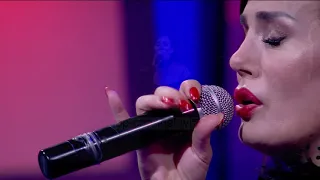 Albërije Hadërgjonaj, këndon "Asnjëherë", live, në Top Show Mag!