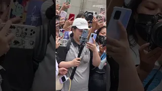 Zhao Lusi FanCam 02.06.23 | Lusi comes out to greet fans at Hi6 Recording in her 2nd look