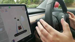 Tesla Model 3 - Automatic Lane Change using Autopilot - 2 mins