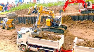 AMAZING RC CONSTRUCTION SITE, RC LIEBHERR DIGGER, HAEVY HAULAGE RC TRUCK STUCKING,