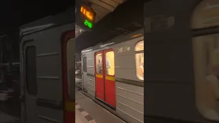 Odjezd historické soupravy metra 81-71 ze stanice Kačerov ve směru Háje (49. výročí metra)