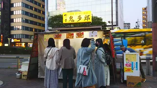 Old-style Japanese food stalls are very popular with female customers.