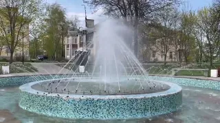 Новости Балахны.Волжском сквере включили летний фонтан. Балахна.08.05.2022 Набережная.