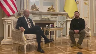Biden makes secret visit to Ukraine