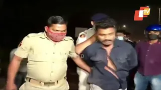 High Drama On Busy Bhubaneswar Street - Youth Captured By Cop After Goondagiri