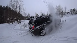 Duster и УАЗ по снежным горкам.