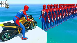 سبايدرمان يقود الدباب فوق رؤوس سبايدر مان   دراجة سبايدرمان والابطال ل  SPIDERMAN MOTO RACING GTA 5