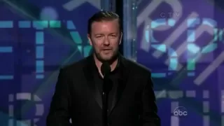 Ricky Gervais scherza con Louis C.K. agli Emmy Award 2012 (sub ita)