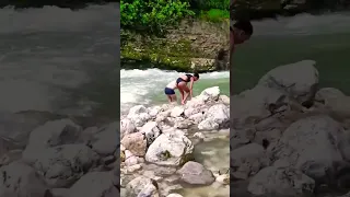 Купание в ледяных водах скрытого водопада Кагу (Жужги). Мартвили. Самегрело.