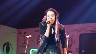 shraddha kapoor live singing performance