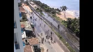 Tsunami 2004 Colombo, 20 minutes nonstop video  2004!!!