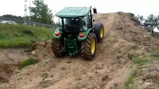 Curso de seguridad y manejo del Tractor agrícola(subida con fuerte pendiente1)