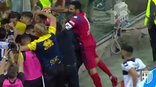 Gigi BUFFON esulta con i compagni di squadra in Parma - Benevento al gol al 97' di Mihăilă 💥